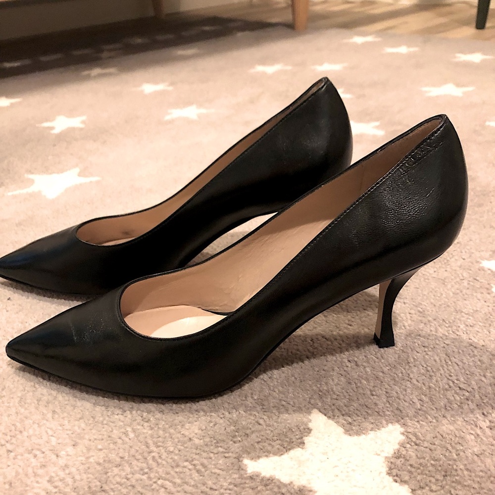 Brand new Stuart Weitzman black pumps